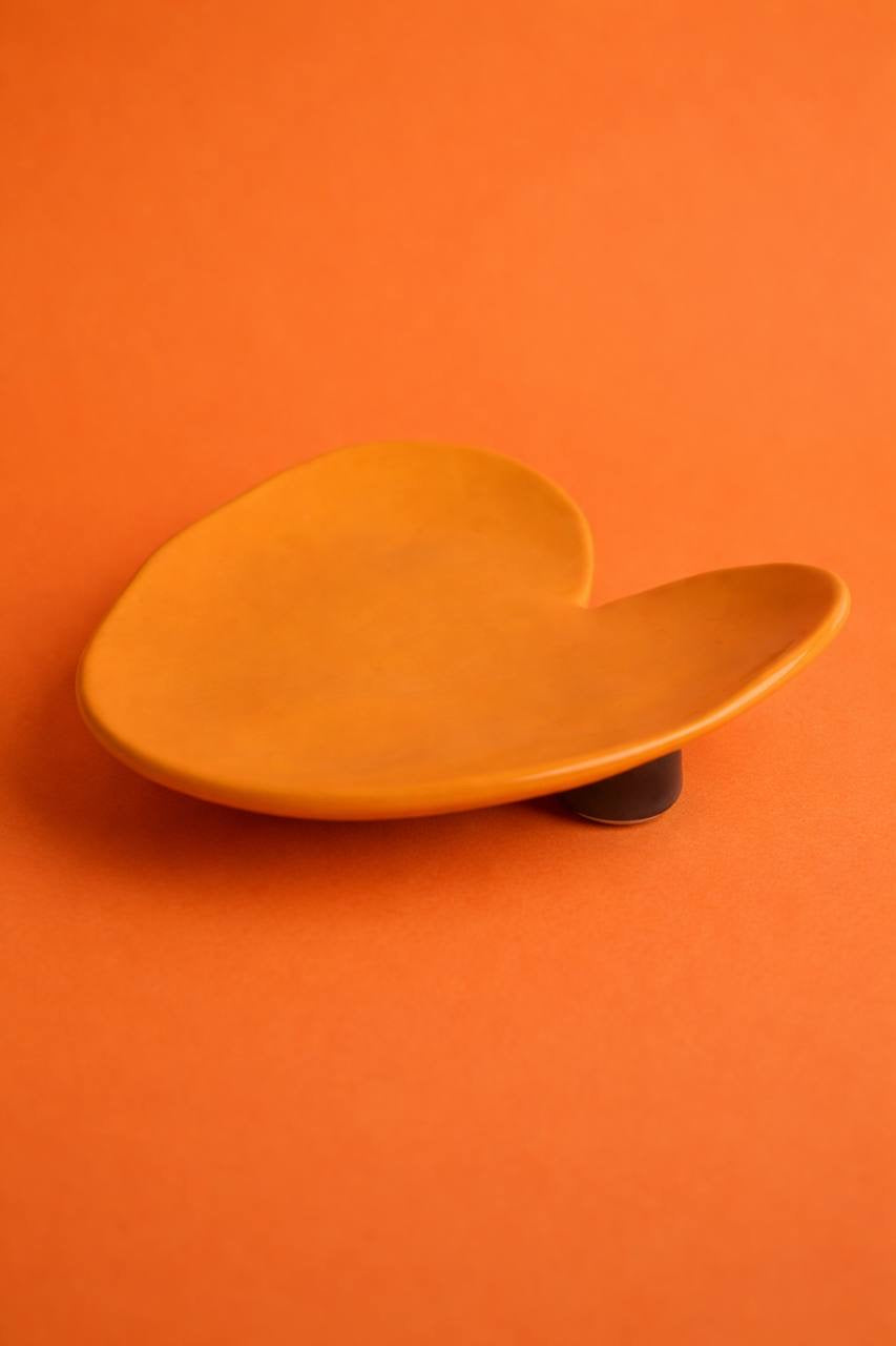 Corazón Naranja/Mango en Bolitas negras