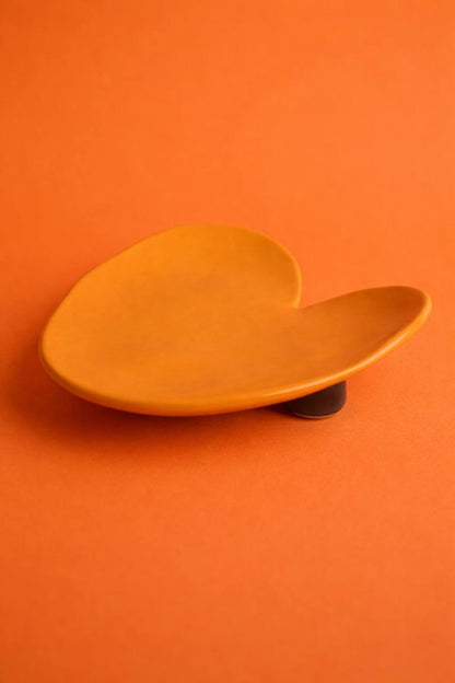 Corazón Naranja/Mango en Bolitas negras